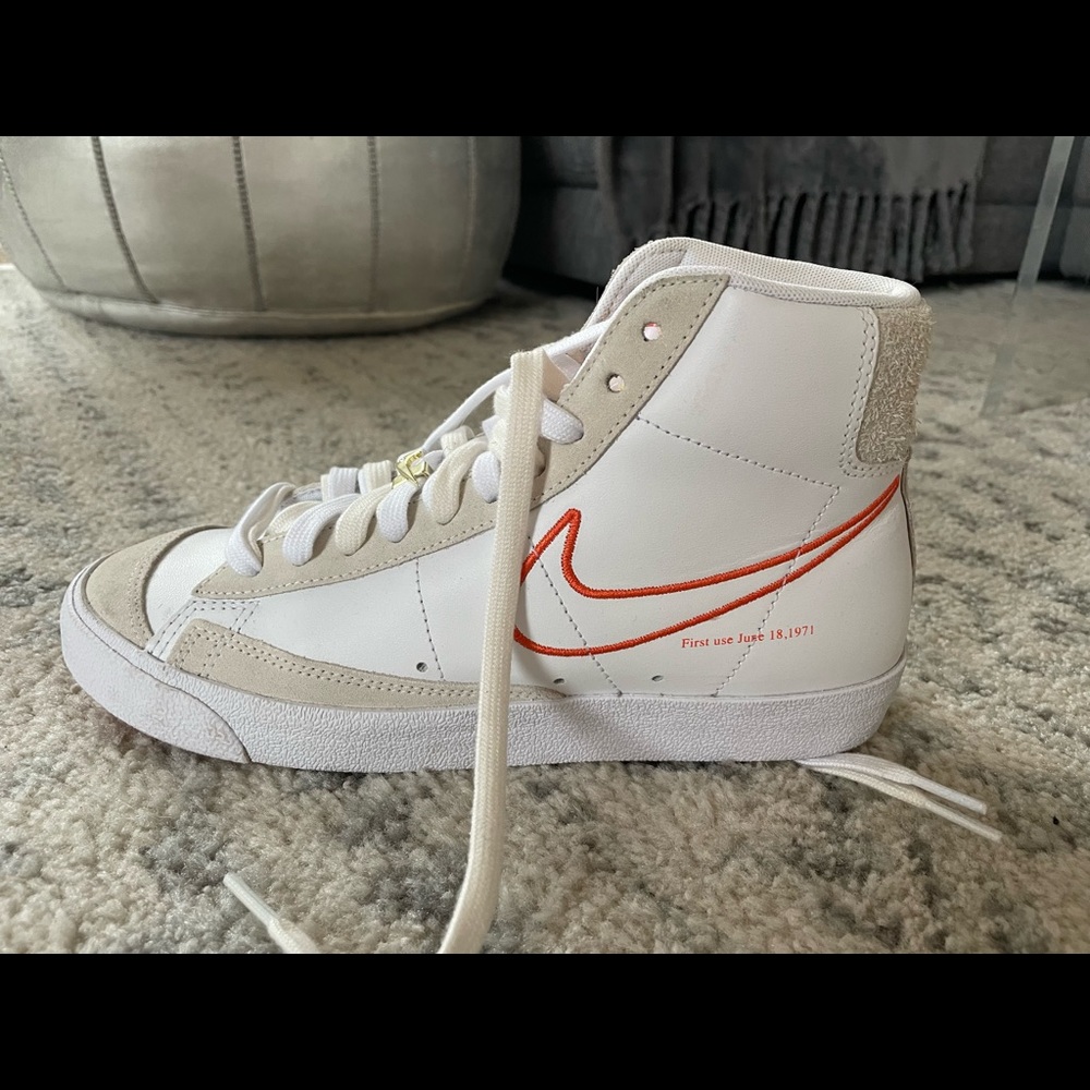 WORN ONCE 2021 Womens Blazer Mid ‘77 SE ‘First Use’” Nike Hightop Sneakers